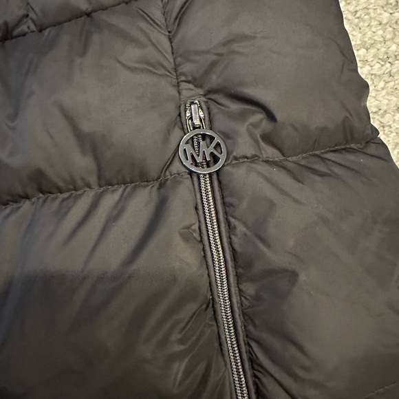 Down filled authentic light Micheal Kors parka in grey - Picture 5 of 8